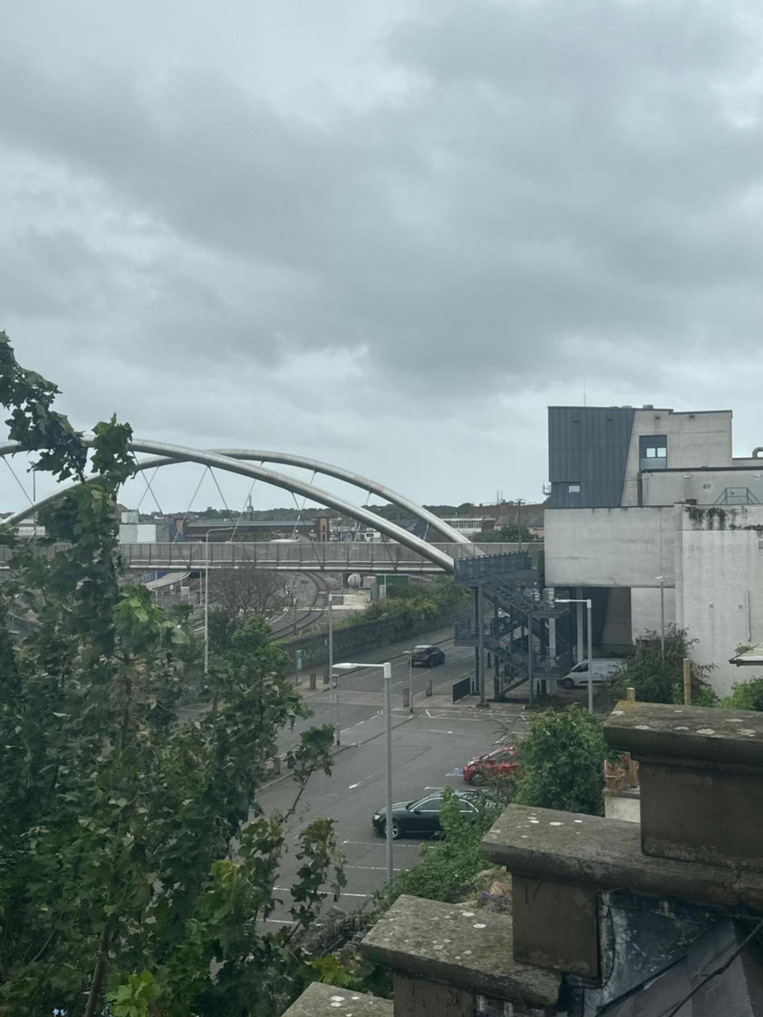 Hotel Harbour Watch Holyhead Exterior foto